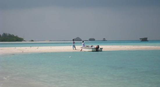 Medhaadihuraa Beach
