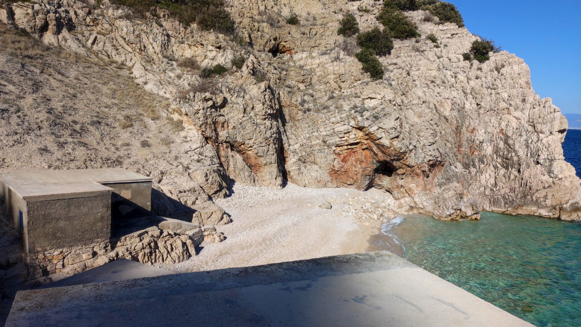 Foto von Klancac beach und die siedlung