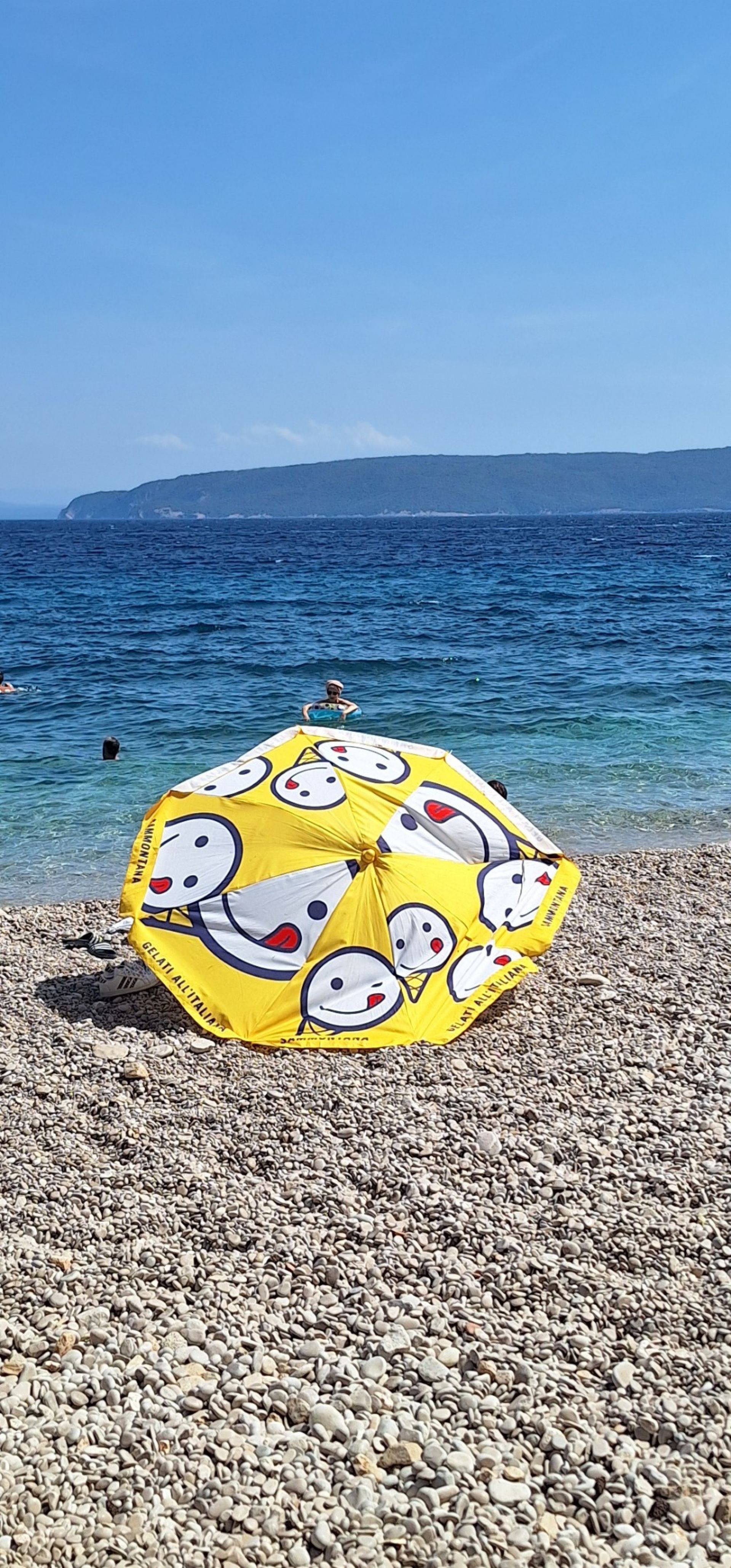 Foto von Jelenscica beach mit kleine bucht