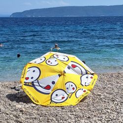 Foto von Jelenscica beach mit kleine bucht