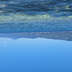 Foto von Porozina beach mit türkisfarbenes wasser Oberfläche