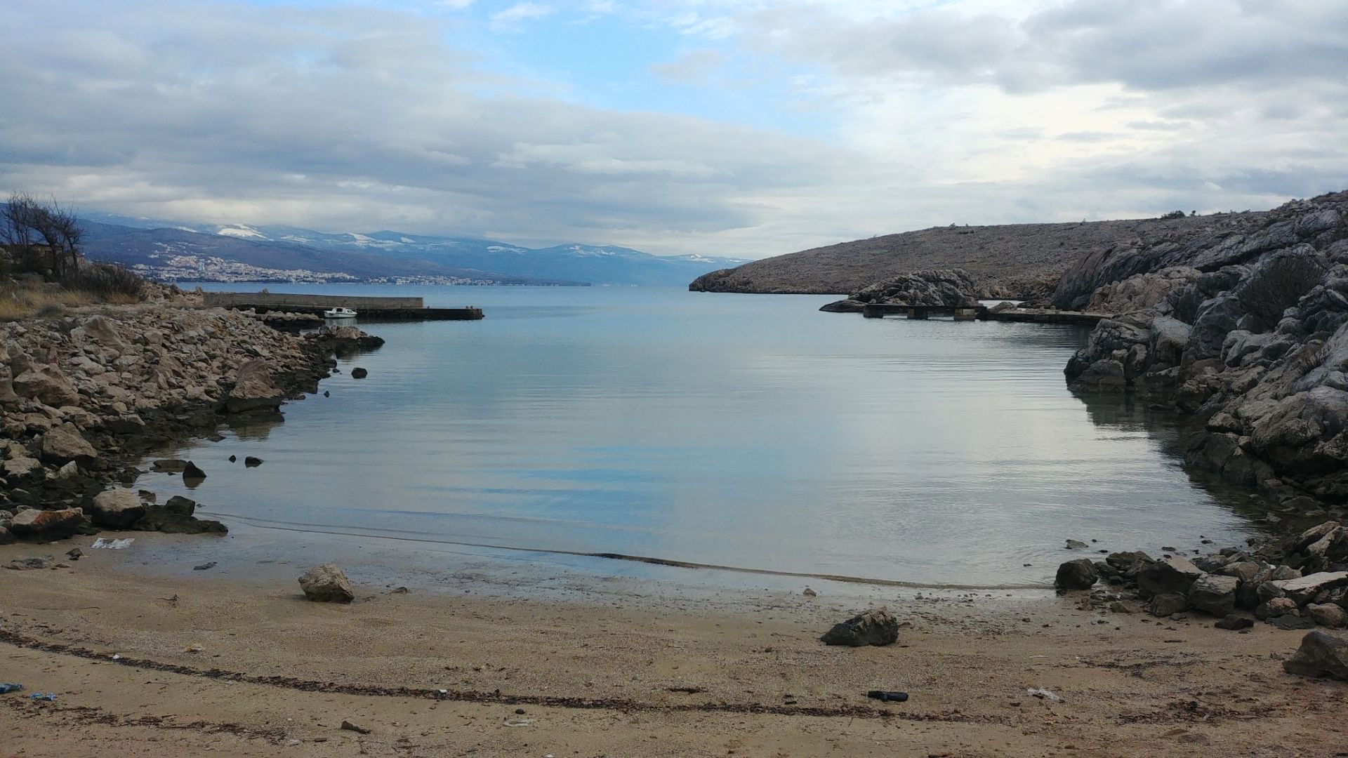 Foto von Rudine beach mit eine winzige bucht