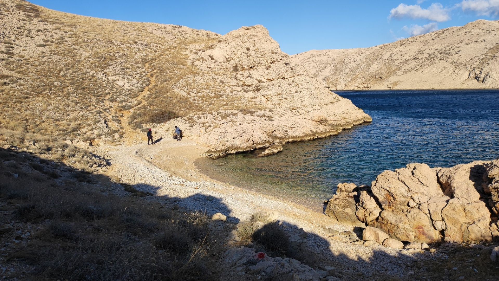 Foto von Gnjilova beach und seine wunderschöne Landschaft