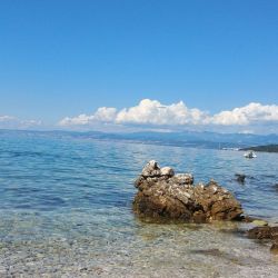 Foto von Njivice small beaches mit viele geräumige buchten