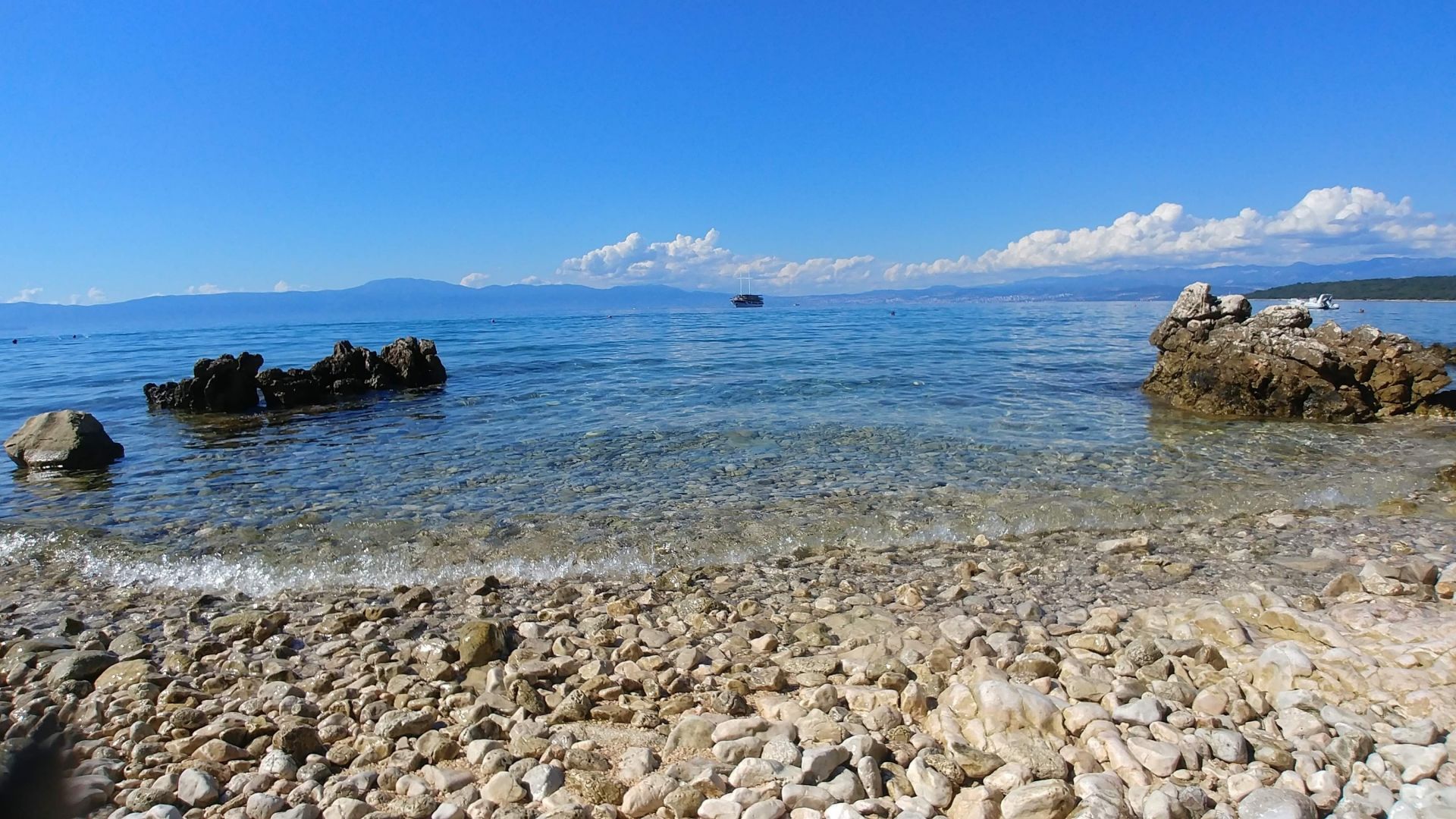 Foto von Njivice small beaches mit sehr sauber Sauberkeitsgrad