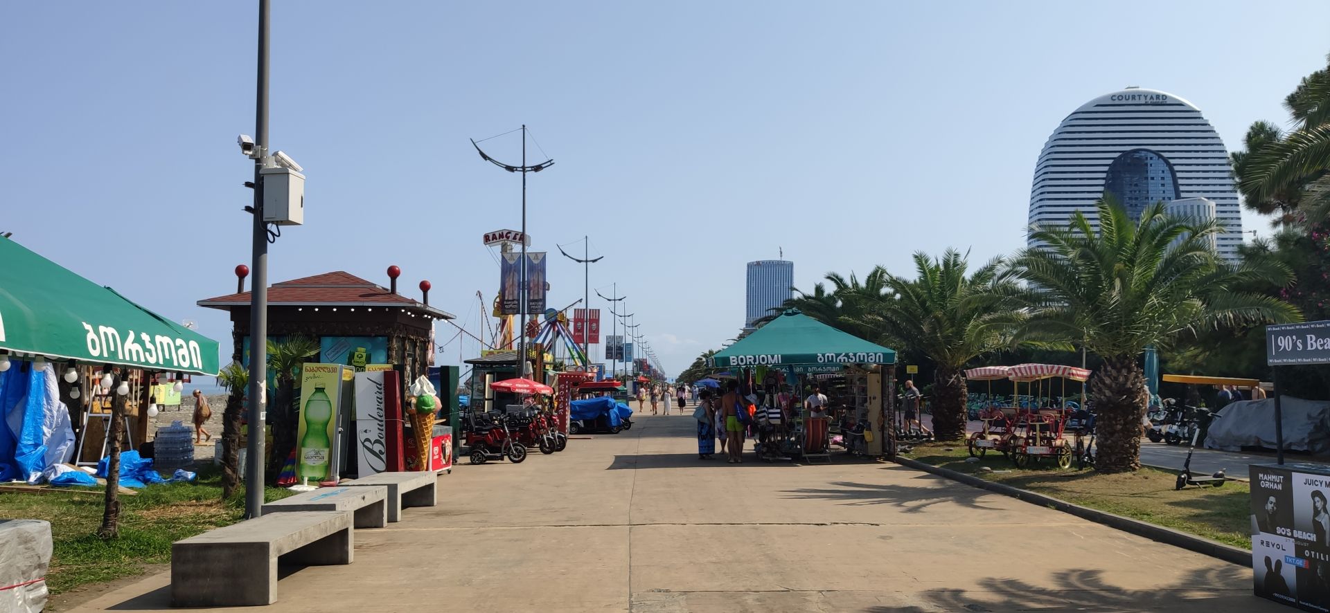 Foto von Batumi beach und die siedlung