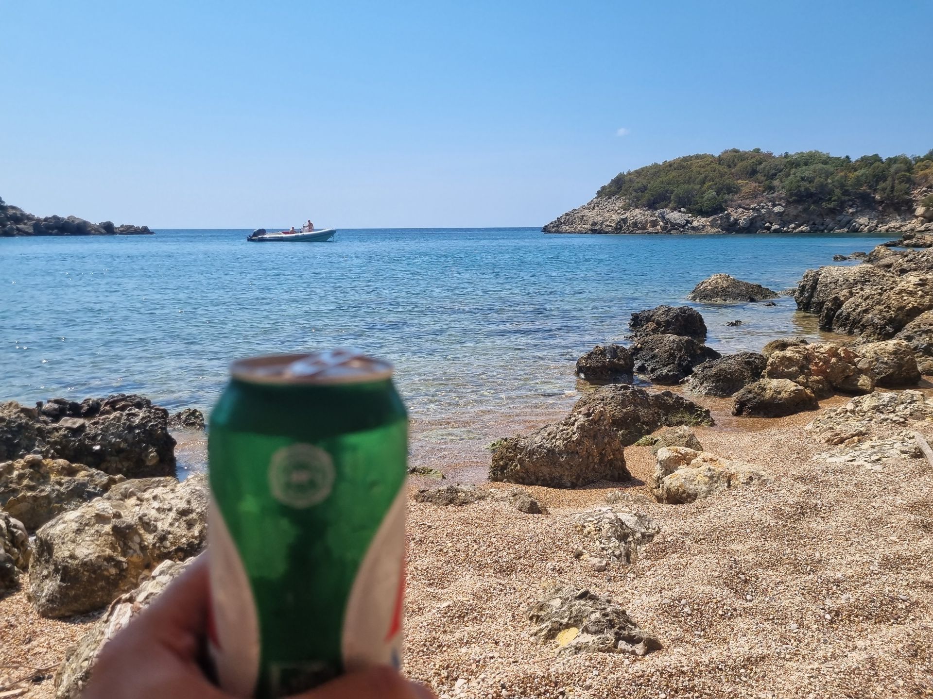 Foto von Marathi III beach mit viele kleine buchten