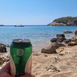 Foto von Marathi III beach mit viele kleine buchten