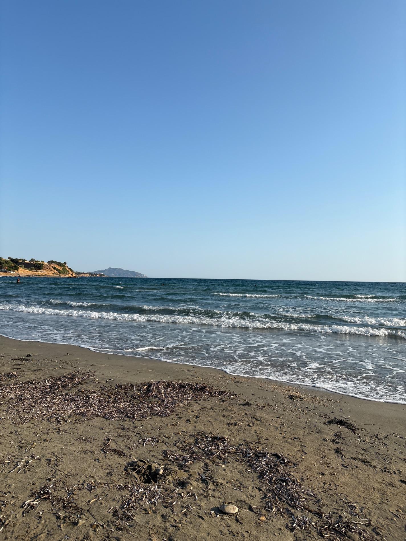 Foto von Kokkinia beach mit geräumige küstenlinie