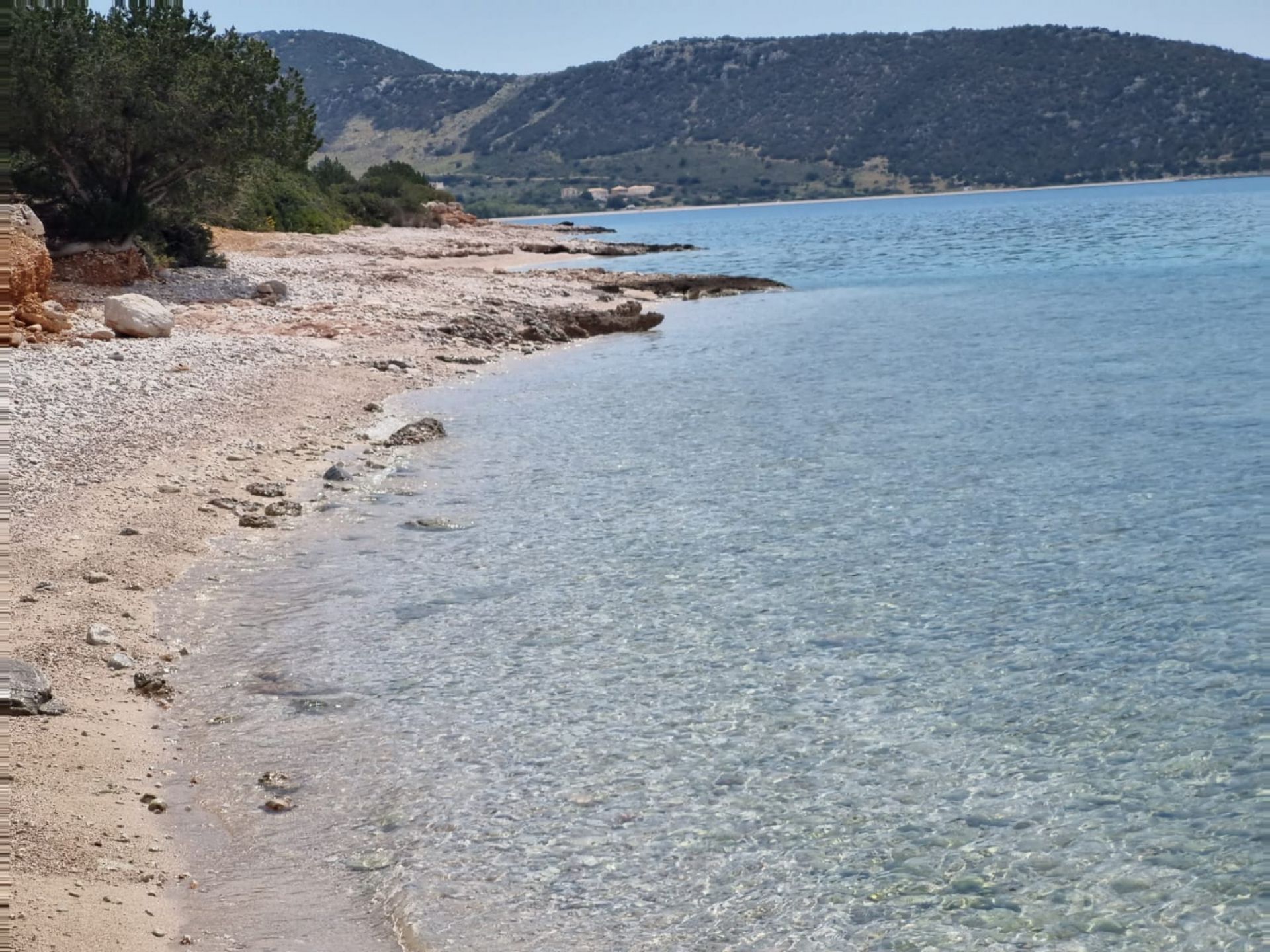 Foto von Paralia Salanti II mit beiger sand & kies Oberfläche