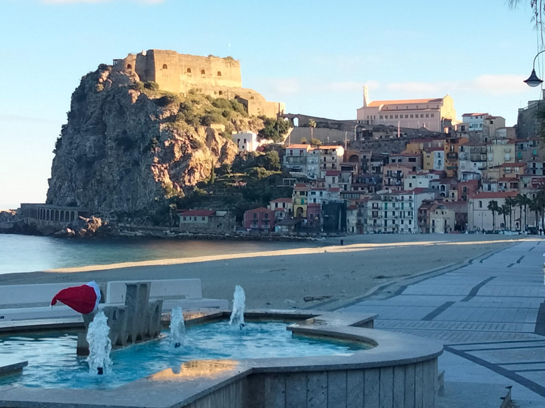 Foto von Spiaggia Di Scilla - beliebter Ort unter Entspannungskennern