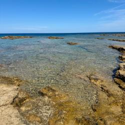 Foto von Cala Toni mit viele kleine buchten