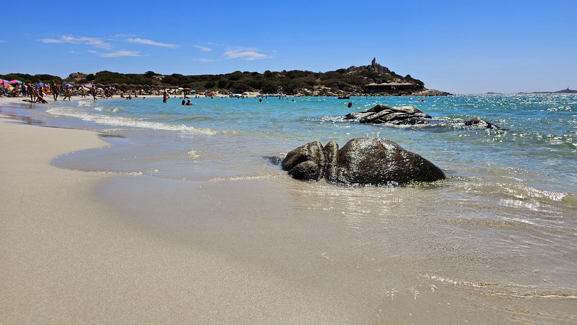 Foto von Punta Molentis Strand - empfohlen für Familienreisende mit Kindern