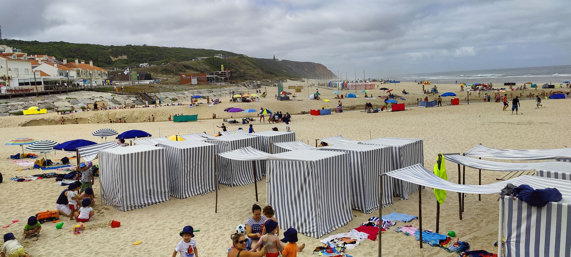 Foto von Praia da Mina - beliebter Ort unter Entspannungskennern