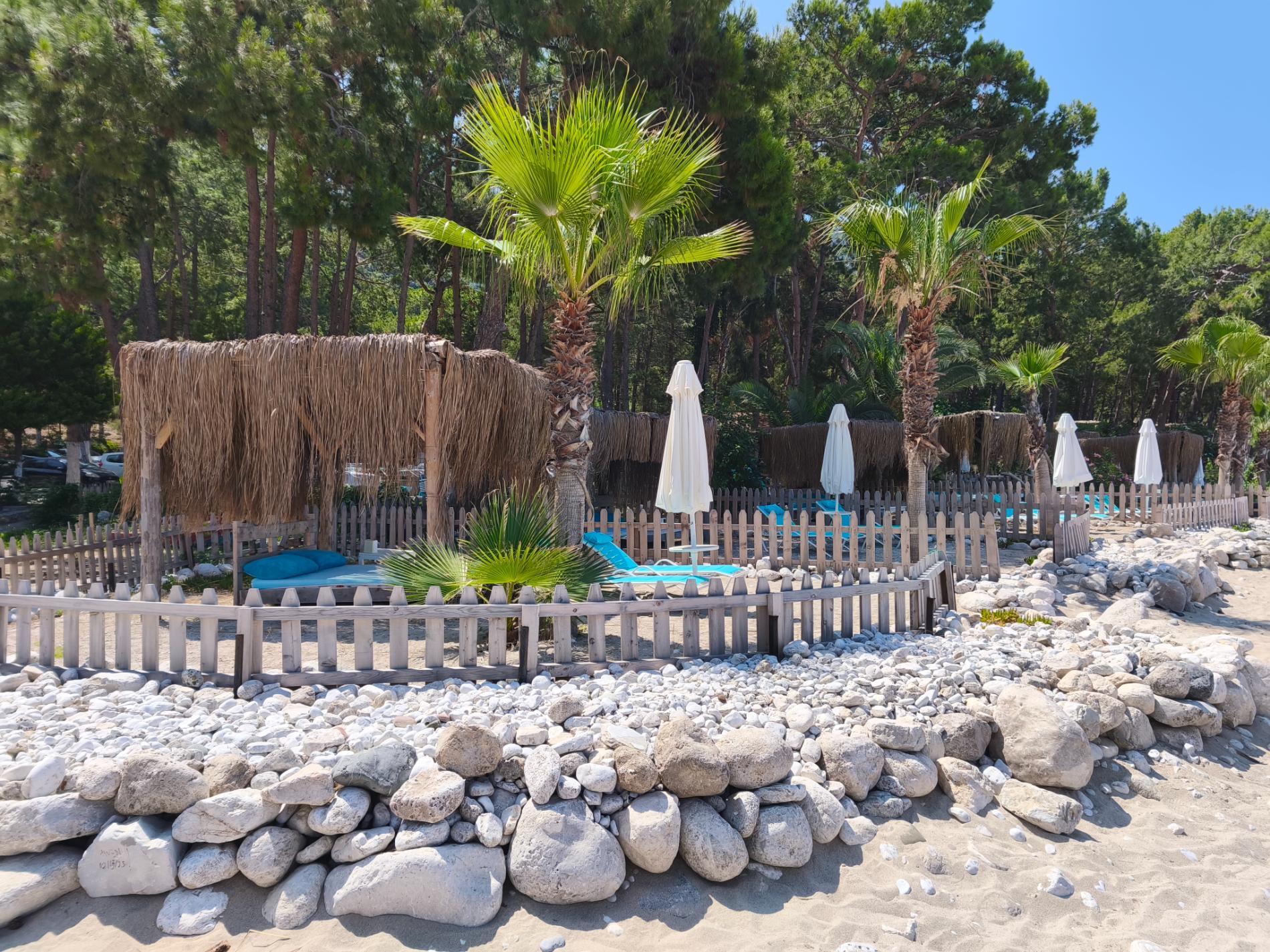 Foto von Kidrak Strand und die siedlung