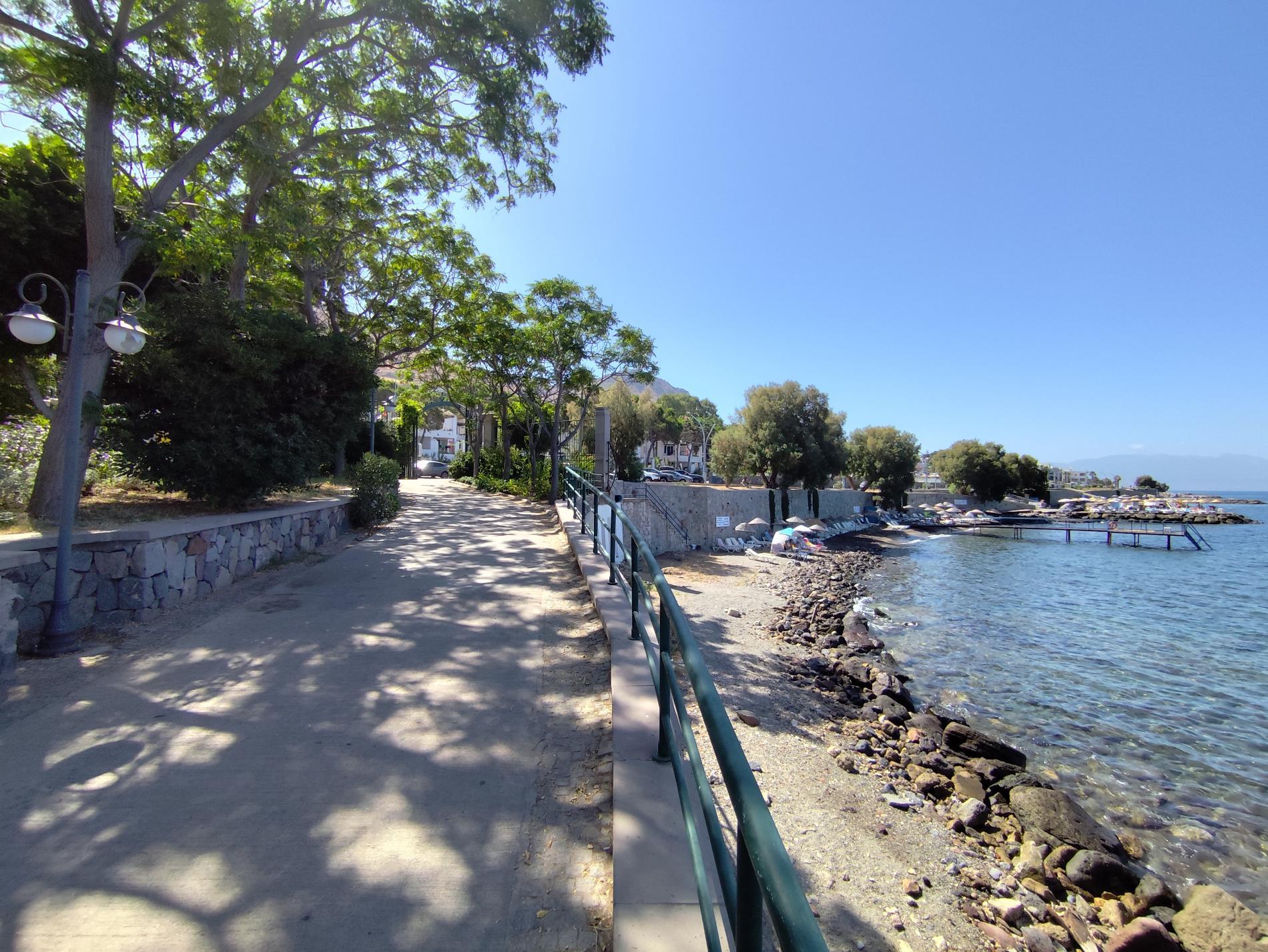 Foto von Turgutreis beach II und die siedlung