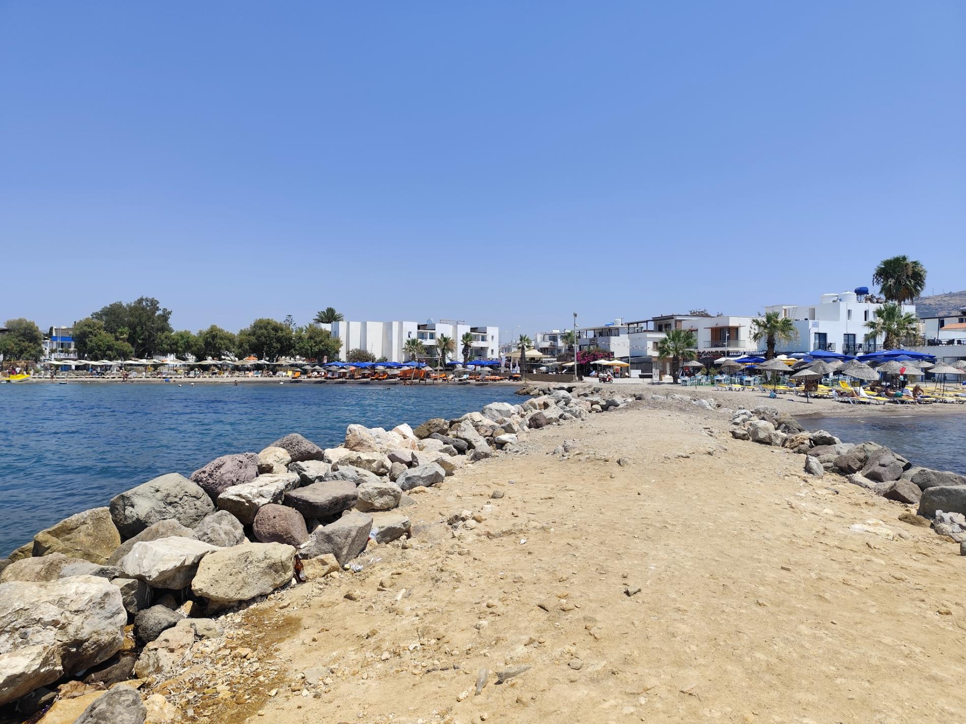 Foto von Ayvan beach mit sehr sauber Sauberkeitsgrad
