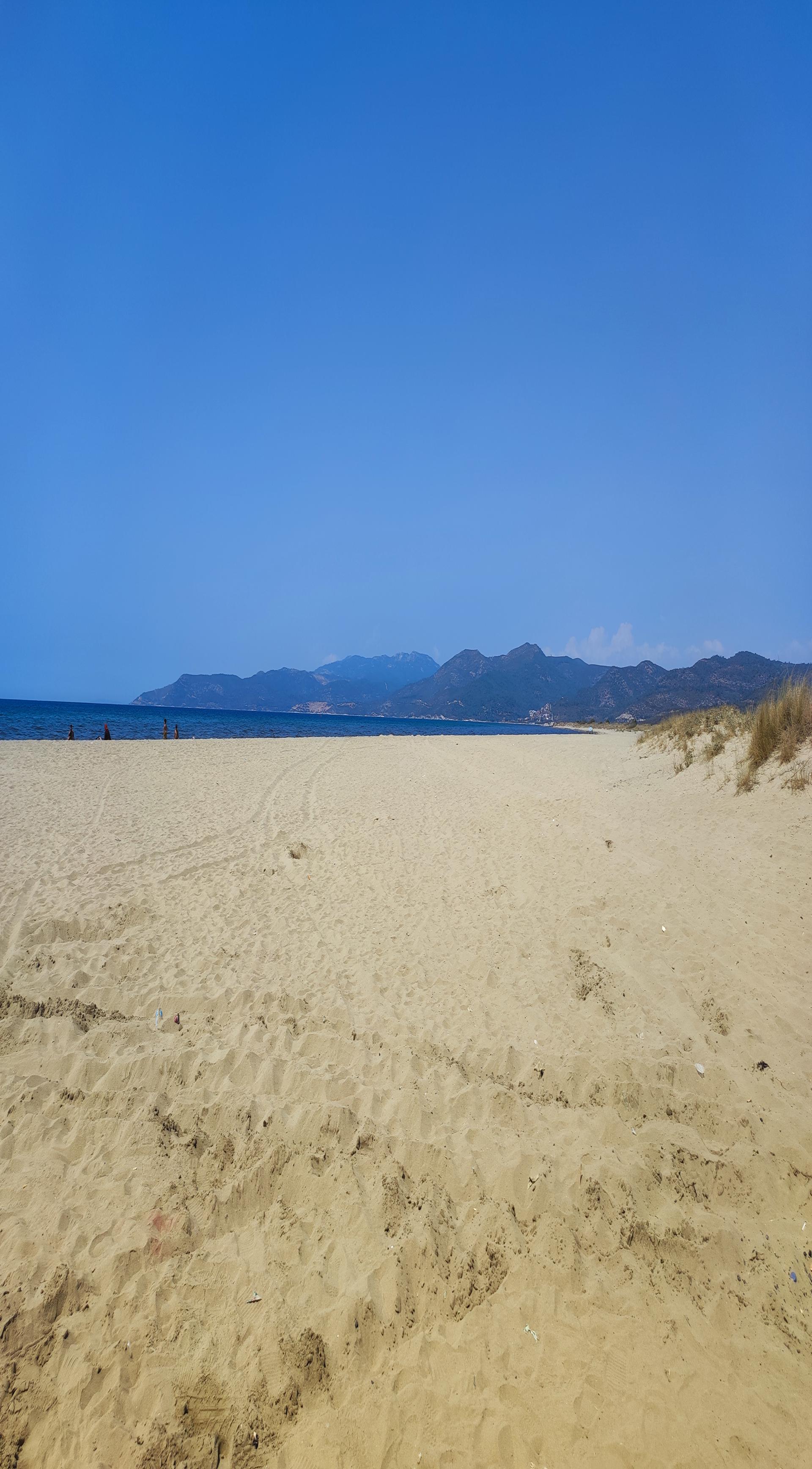 Foto von Pamucak beach und die siedlung