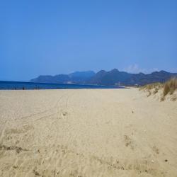 Foto von Pamucak beach und die siedlung