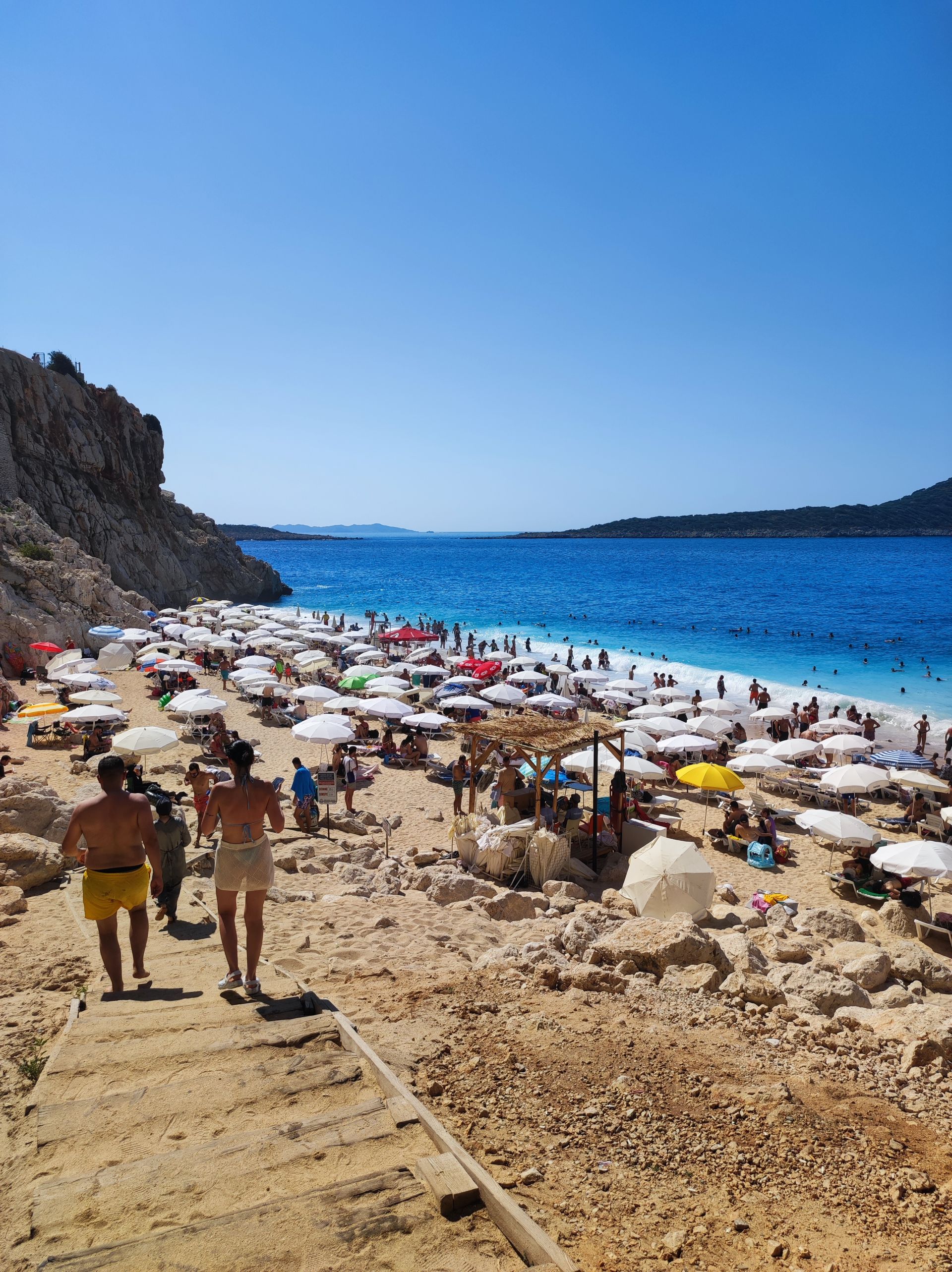 Foto von Kaputaş Beach und die siedlung