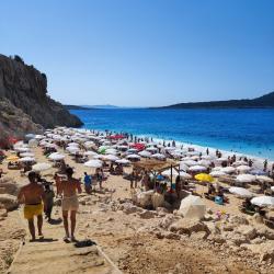 Foto von Kaputaş Beach und die siedlung