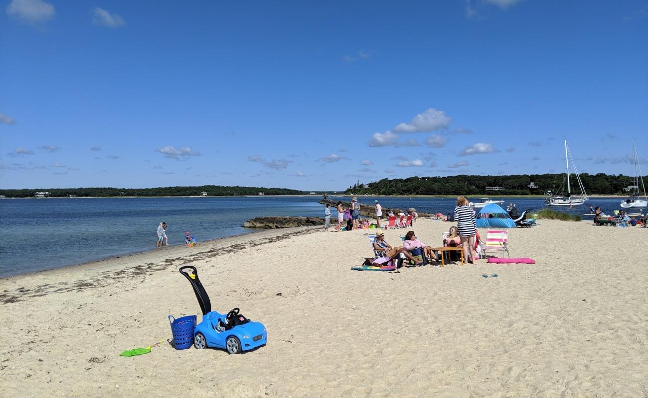 Foto von Megansett Beach mit etwas sauber Sauberkeitsgrad
